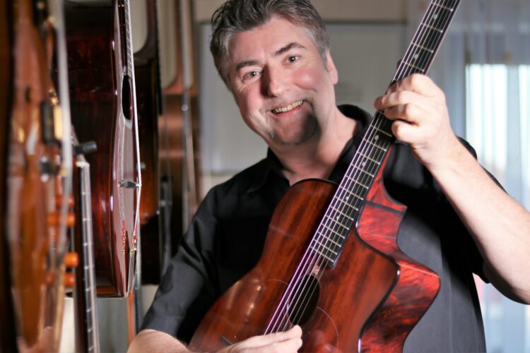 HAHL GUITARS